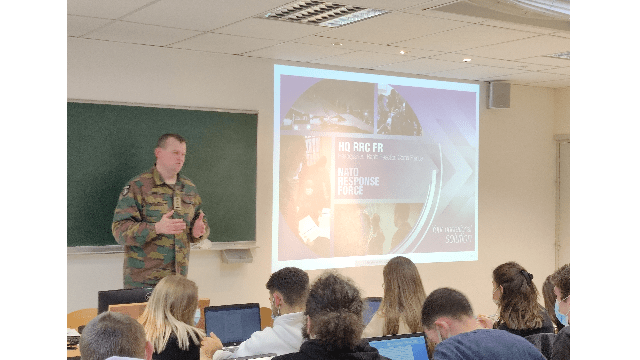 Intervention de militaires de l'OTAN en faculté d'histoire